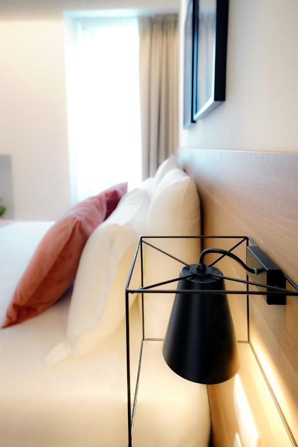 Bergamo Inn 15 Luaran gambar A wall-mounted lamp